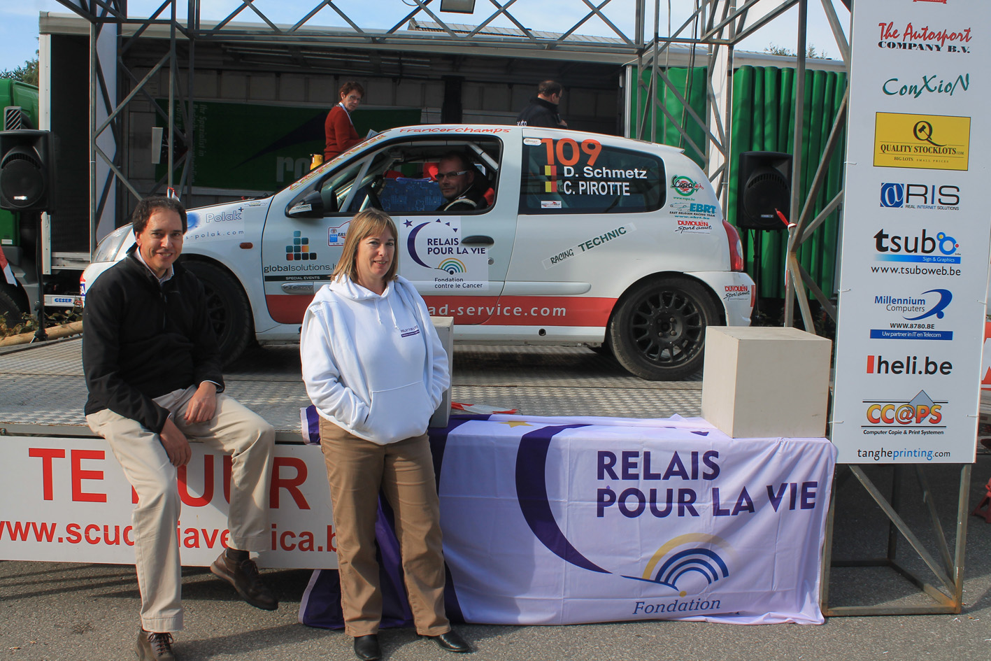 Voiture Rallye Relais pour la Vie